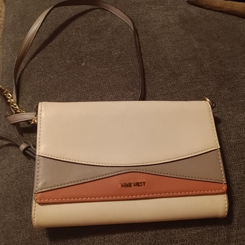 A crossover purse